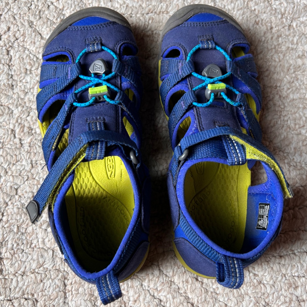 KEEN Unisex-Child Closed Toe Sandals size 3